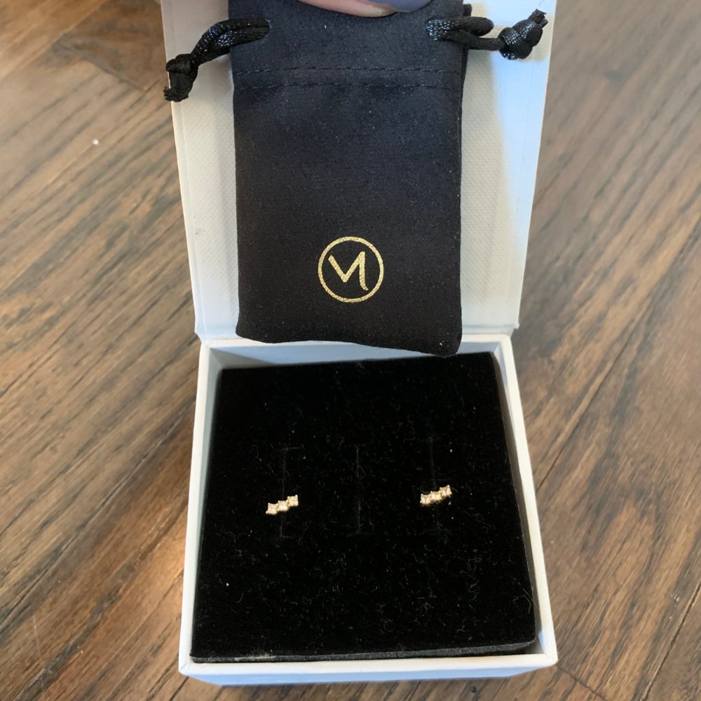 Mejuri 14k Gold Topaz Bar Studs - Picture 2 of 10